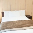 Artillery Lane Serviced Apartments - Bedroom with hotel style linen