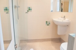 Artillery Lane Serviced Apartments - Stylish Bathroom