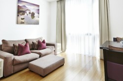 Serviced Modern 2 Bedroom in Earls Court - 24 hour onsite security