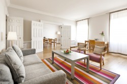 Metropolitan Apartments Serviced 2 Bedroom - stunning lounge