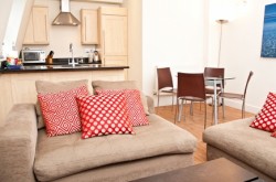 140 Minories Serviced Apartment - Open space lounge area
