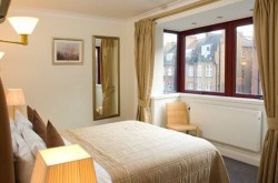 Basil Street Apartment in Knightsbridge - Soothing Bedroom