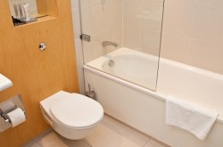 Pepys Street Serviced Apartment - Bathroom
