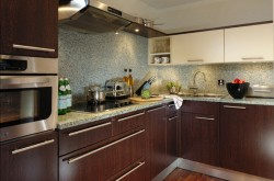 Cheval Phoenix Apartment - Equipped kitchen