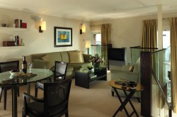 Cheval Phoenix Apartment - Luxury Lounge