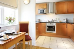 Queen Street Serviced 1 Bedroom Apartment