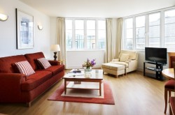 Queen Street Serviced 1 bedroom Apartment