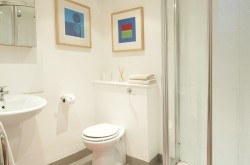 Notting Hill Serviced Studio - Bathroom