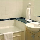 Basil Street Serviced Apartment bathroom