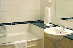 Basil Street Knightsbridge 3 Bedroom Apartment - Modern Bathroom