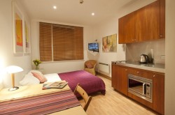 Notting Hill Serviced Studio - Combined sleep and living area