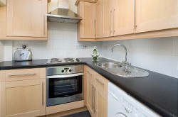 Albert Street Serviced 1 Bedroom Apartment - Kitchen