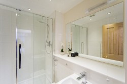 St Martins Court Covent Garden Serviced Apartments - Bathroom