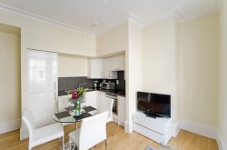 St Martins Court Covent Garden Serviced 1 Bedroom - Kitchen
