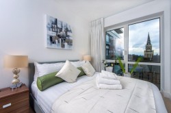 Dickens Yard Ealing Serviced 2 Bedroom - Contemporary decor