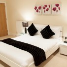 Canary Lanterns Court Serviced 1 Bedroom - Spacious bedroom