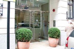 Pepys Street Serviced Apartment - Entrance to building
