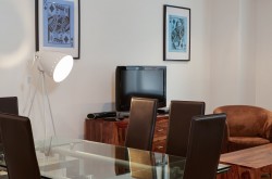 Vauxhall 2 bedroom serviced apartment - Dining Table and chairs