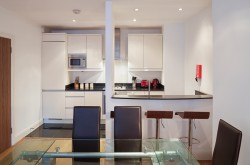 Vauxhall 2 bedroom serviced apartment - open plan kitchen