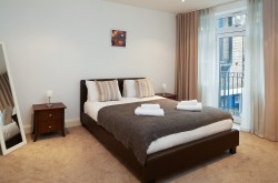 Vauxhall 2 bedroom serviced apartment - soothing bedroom