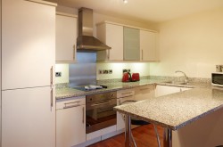 Waterloo Serviced 2 Bedroom Apartment - kitchen