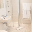 Brushfields Serviced Apartments - Immaculate Bathroom