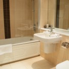 Brushfields Serviced Apartments - Immaculate Bathroom