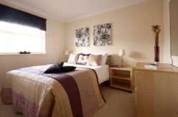 Stephenson Court Newbury - bedroom for relaxation