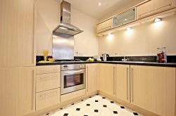 Barkham Mews Reading - Fully equipped kitchen