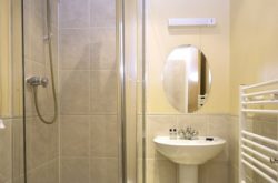 Stanshawe Court Reading Apartments bathroom