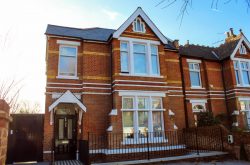 Ealing Broadway one bedroom - Classic building